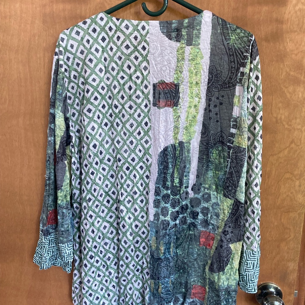 SHANA Green Graphic 3/4 Sleeve Blouse - Picture 2 of 5